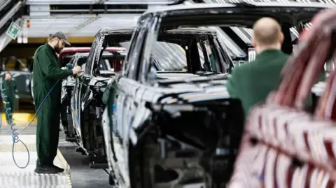 JLR Supply Chain Workers Allegedly Told to Apply for Universal Credit, Labor Group Claims